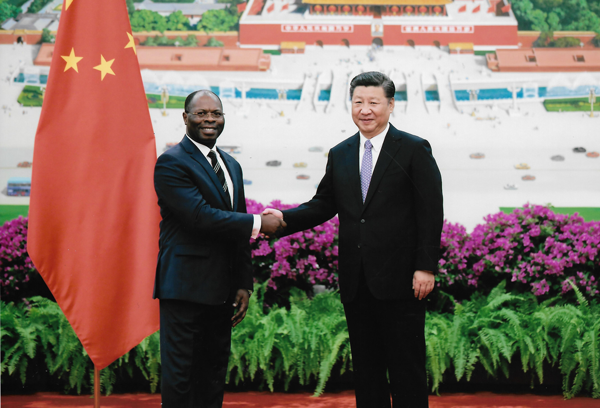 S.E.M Baudelaire NDONG ELLA présente ses lettres de créance à S.E.M XI JINPING Président de la République Populaire de Chine