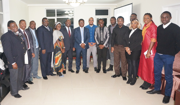  L’Ambassadeur reçoit  le nouveau bureau de l’Association des Etudiants et Stagiaires Gabonais en Chine (AESGC). 