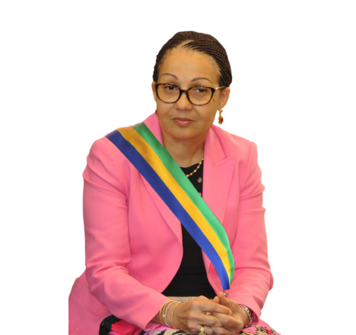 Arrivée en Chine  de Madame MILEBOU AUBUSSON ep. MBOUSSOU, présidente du Sénat de la République Gabonaise.