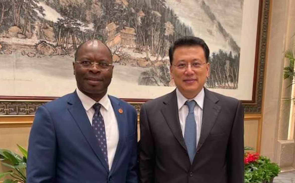 Rencontre de Son Excellence Baudelaire Ndong Ella avec M. Yuan Jiajun, Secrétaire du PCC du Zhejiang.